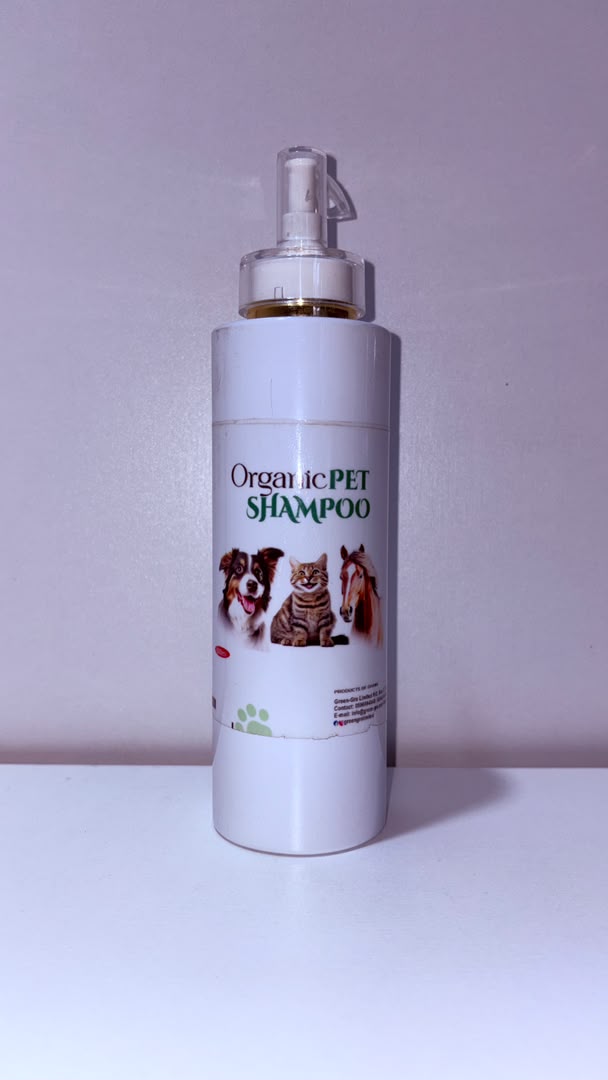 Organic Pet Shampoo for Dogs, Cats &amp; Horses